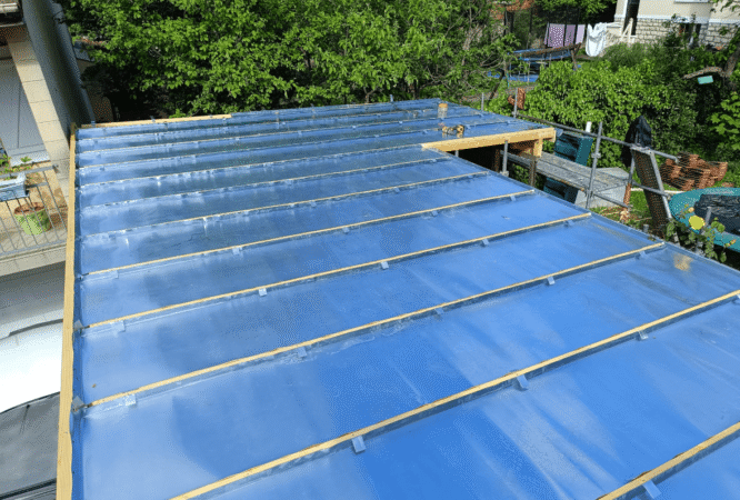 Pose de toiture en bac acier dans les Yvelines