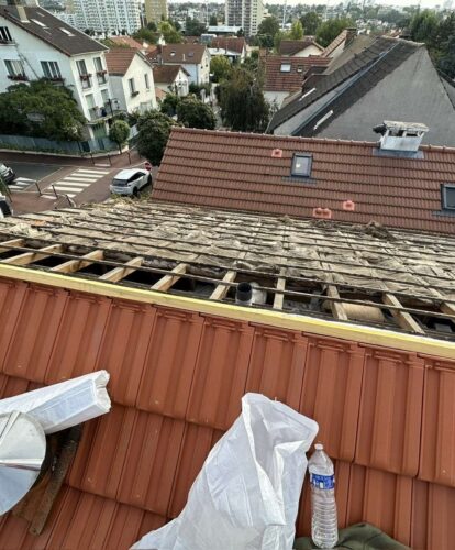 Chantier de couverture en ardoise à Saint-Cyr-l’École