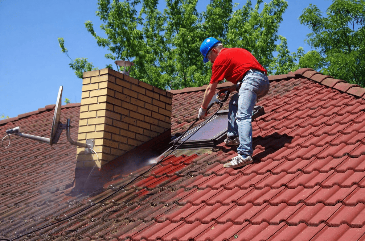 Nettoyage et démoussage de toiture à Bois-d’Arcy (78)